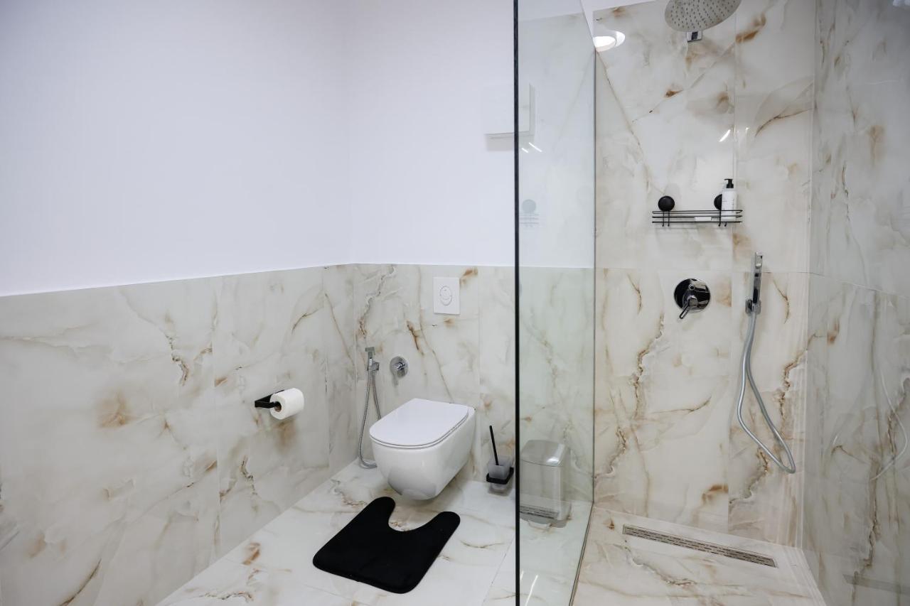 Vila Ferdinand Modern Rooms In Tirana'S Center Bilik gambar