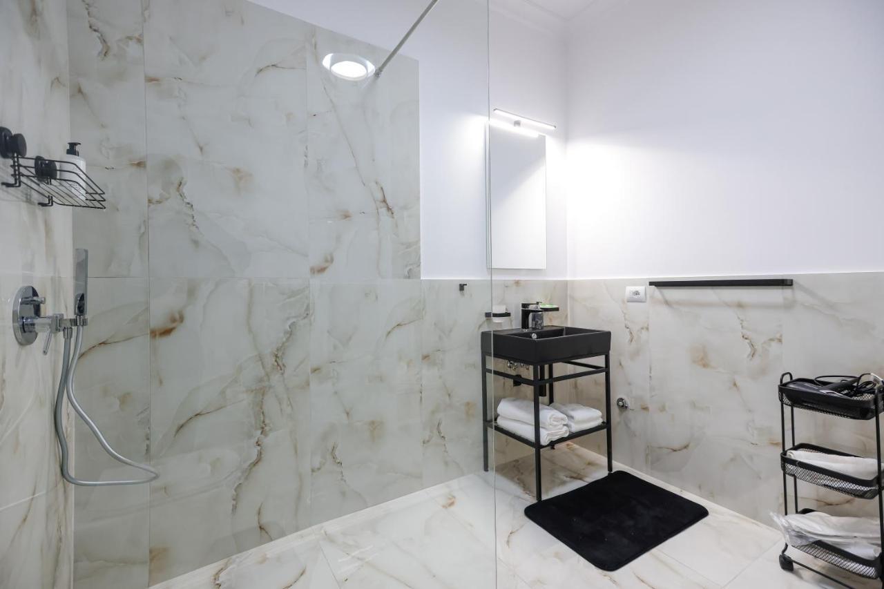 Vila Ferdinand Modern Rooms In Tirana'S Center Bilik gambar