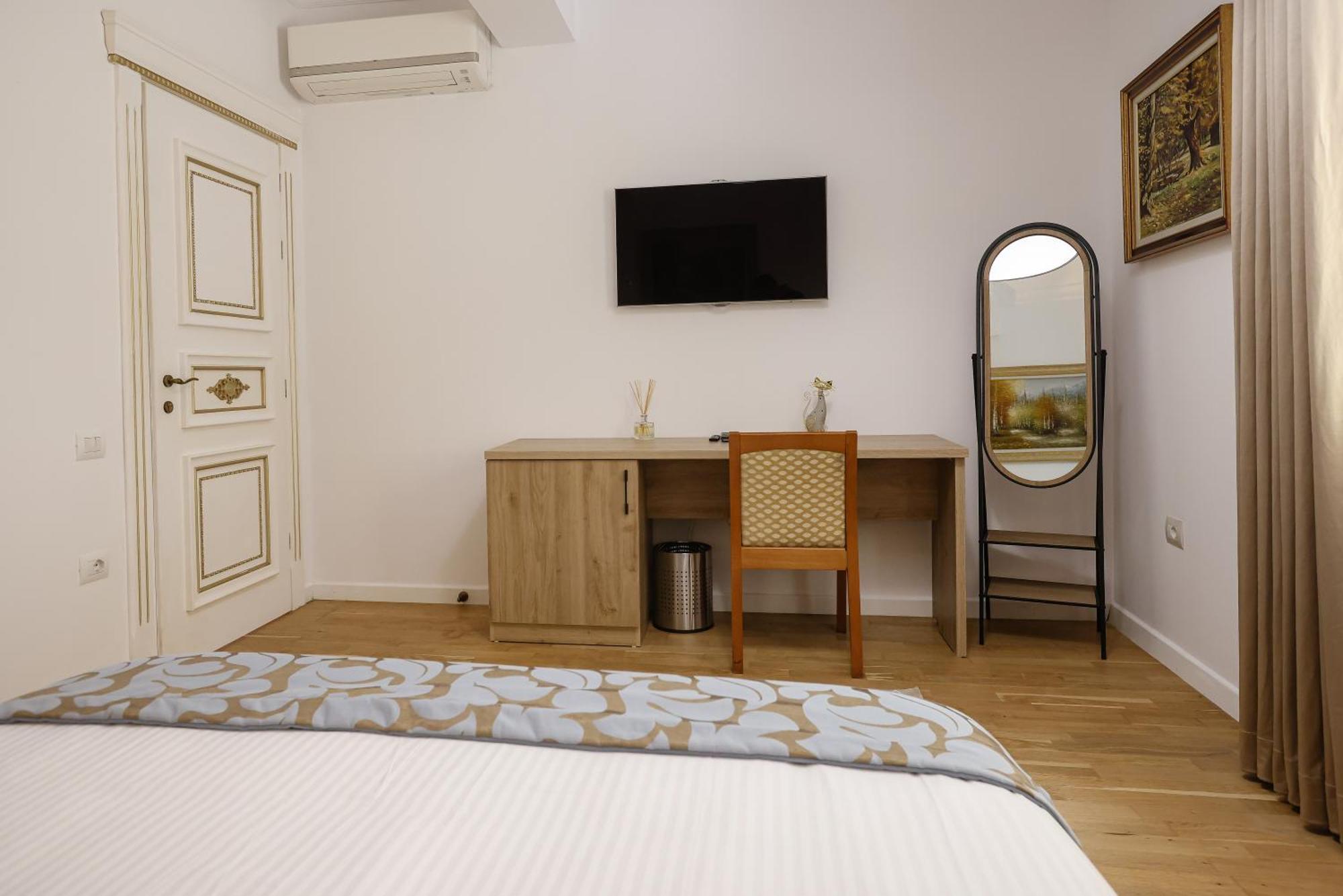 Vila Ferdinand Modern Rooms In Tirana'S Center Bilik gambar