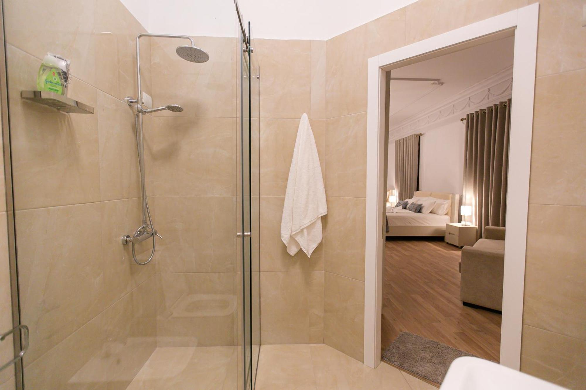 Vila Ferdinand Modern Rooms In Tirana'S Center Bilik gambar