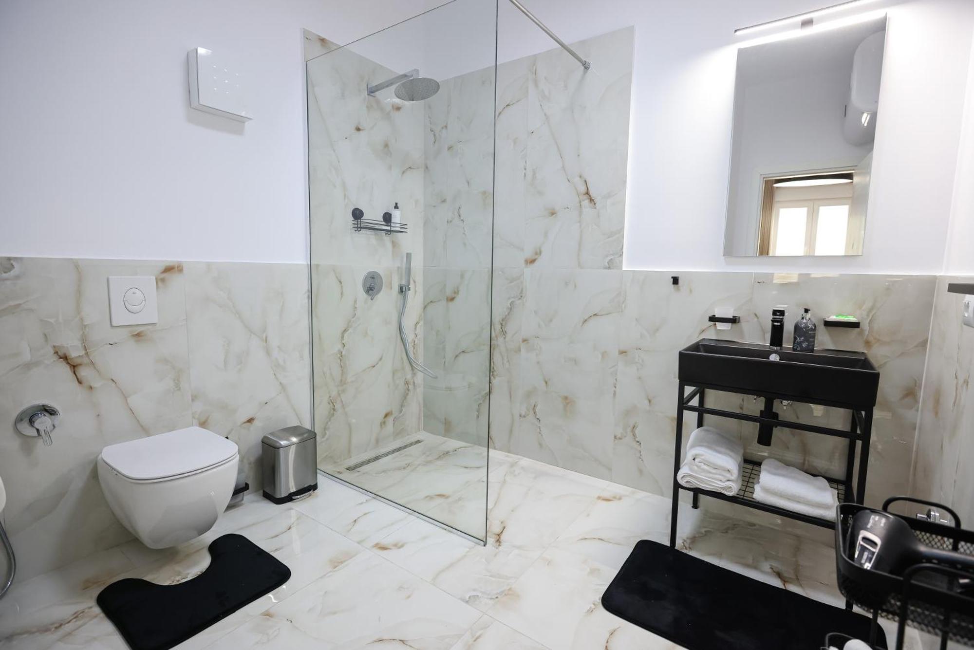 Vila Ferdinand Modern Rooms In Tirana'S Center Bilik gambar